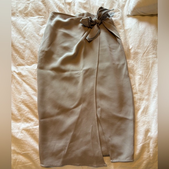 Babaton skirt - Picture 1 of 6